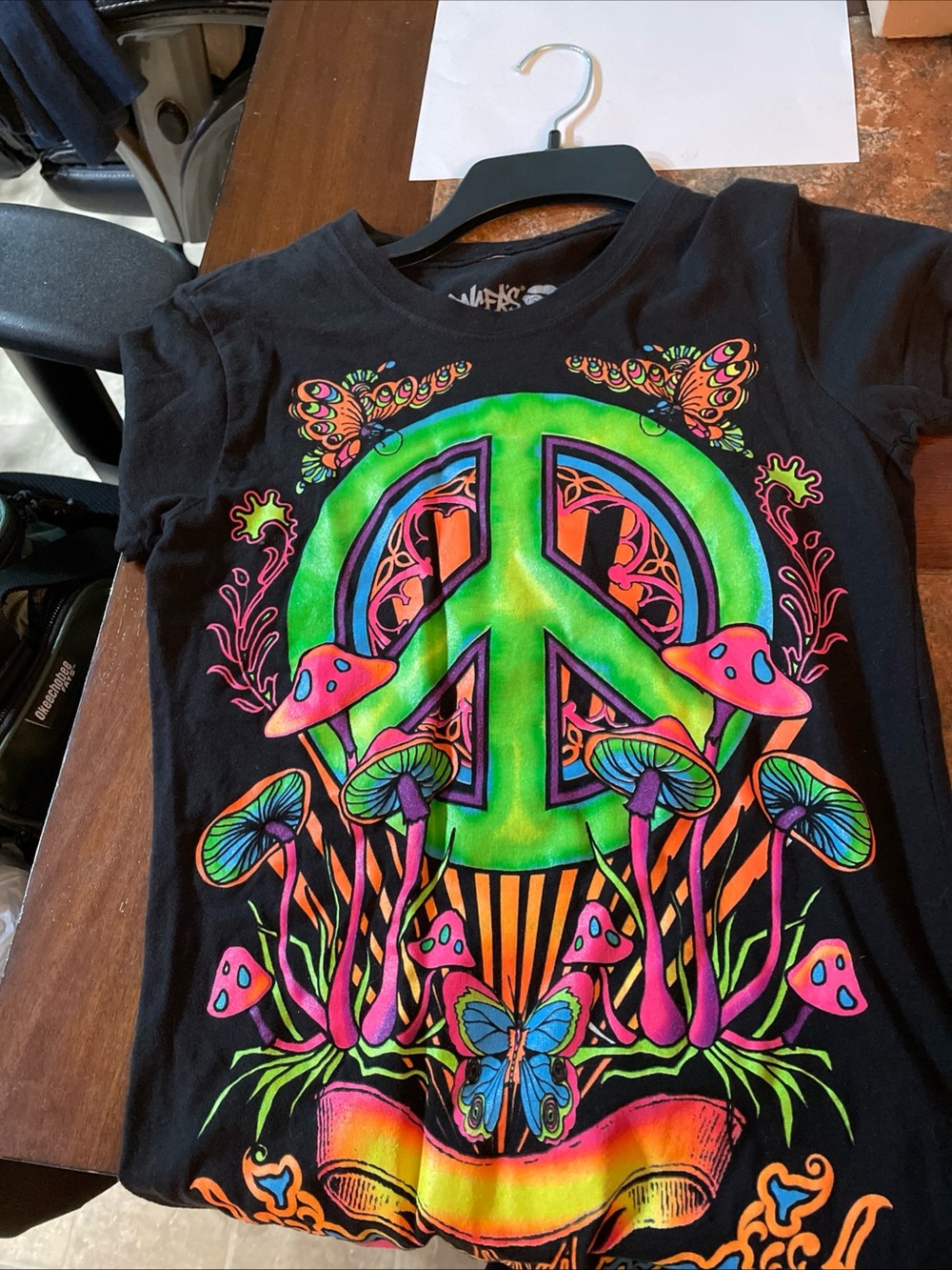 Spencers T-Shirt Juniors SMBlack Neon Peace Sign Psychedelic Hippie Festivalwear
